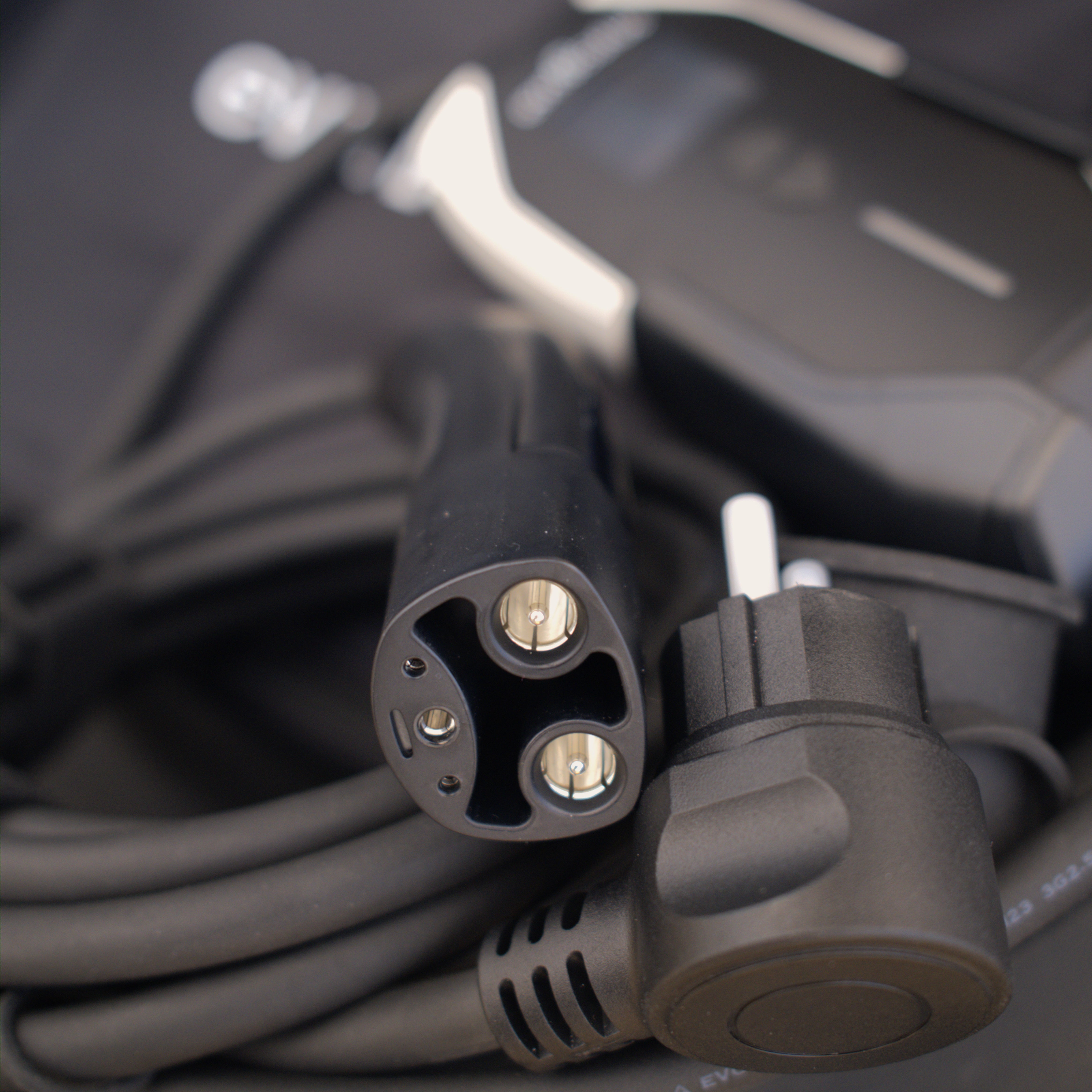 Chargeur portable pour véhicule électrique NACS (5 m, 3, 6 kW/16 A)